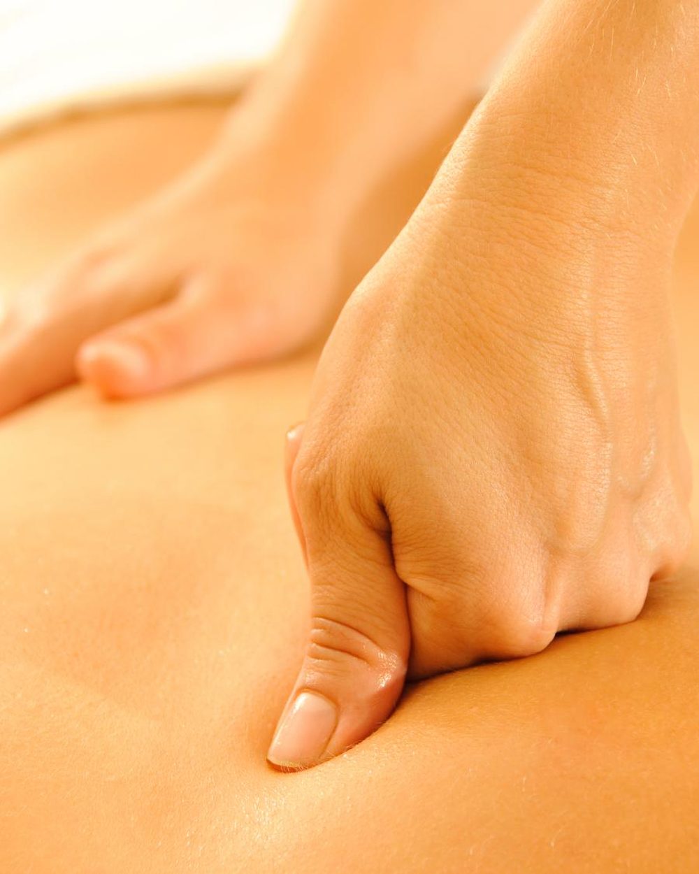 Therapeutische Massage am Rücken